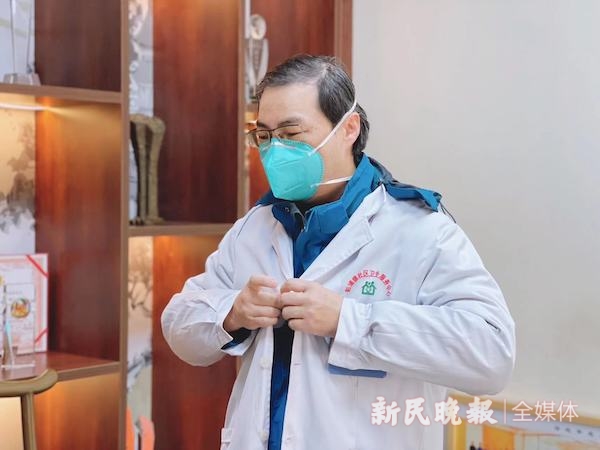 
东直门医院黄牛代挂号电话票贩子号贩子网上预约挂号,住院检查加快,过年丨新年，记者跟家庭医生上门：我很“胆小”的，只想好好守护他们