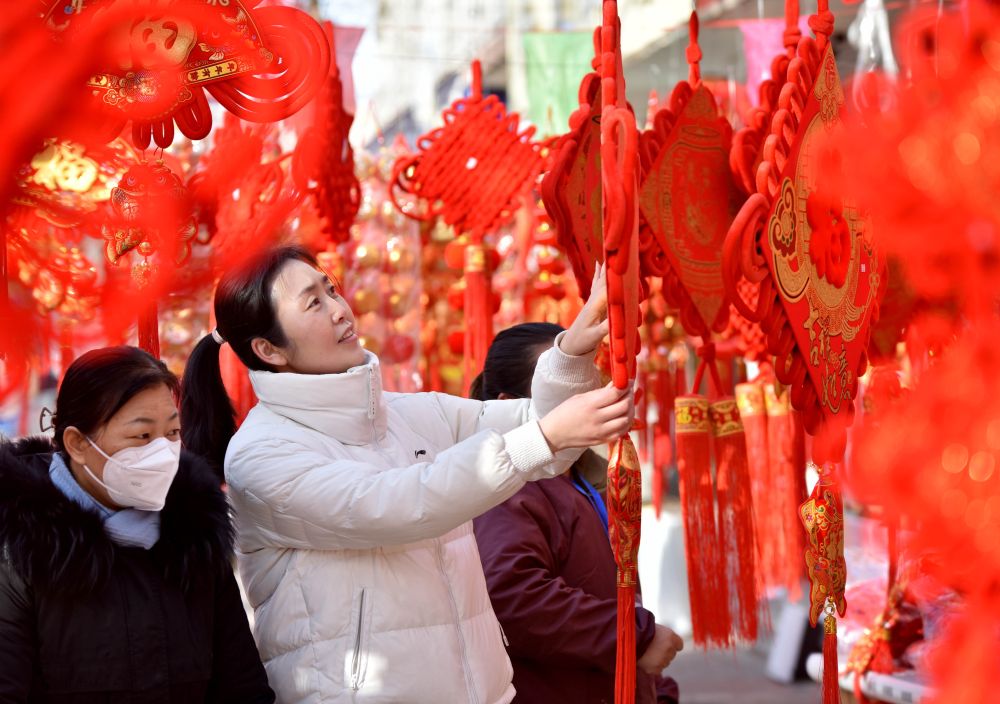 
上海胸科医院黄牛代挂号电话票贩子号贩子网上预约挂号,住院检查加快,城乡市集春意浓 过年出游合家欢——春节假期各地消费市场一线观察