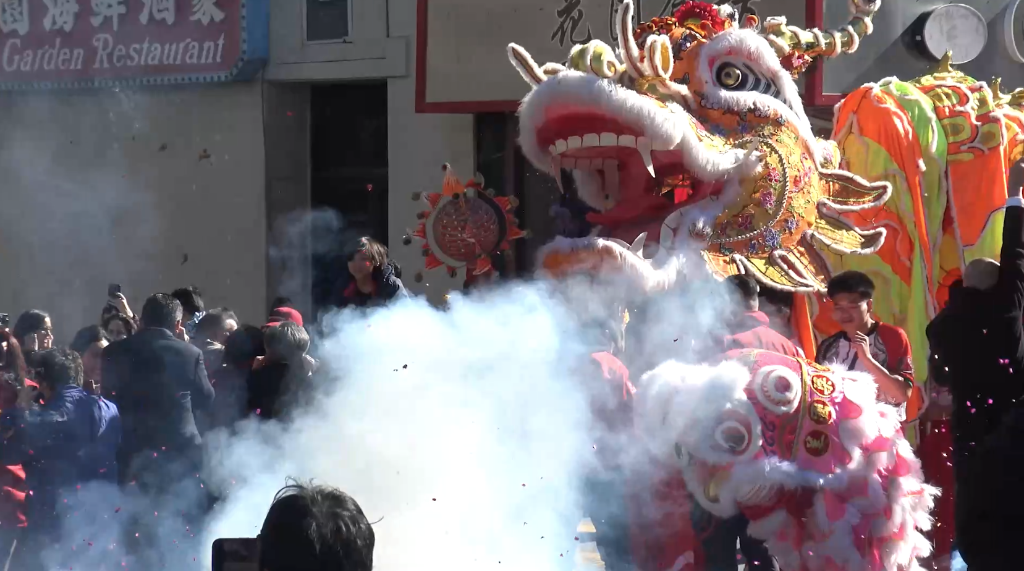 
中山一院黄牛代挂号电话票贩子号贩子网上预约挂号,住院检查加快,新华全媒+｜全球各地庆新春