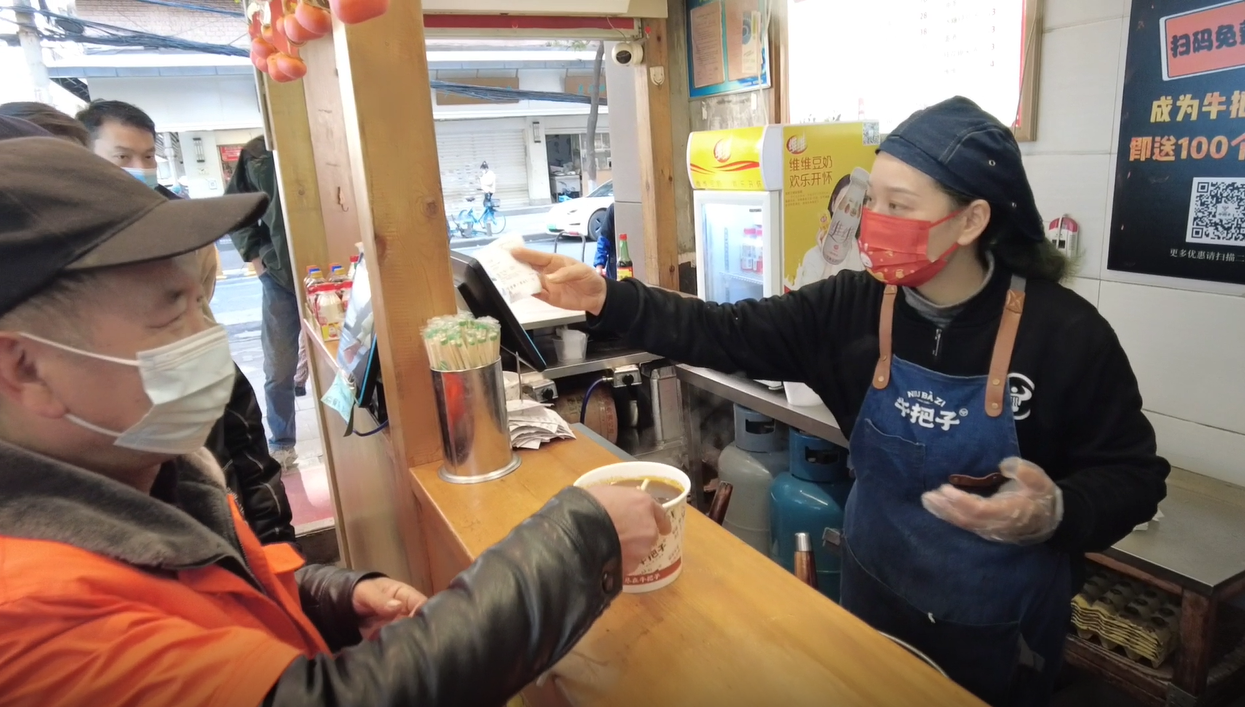 
广东省中医院黄牛代挂号电话票贩子号贩子网上预约挂号,住院检查加快,热面暖人心 武汉一面馆连续4年春节请环卫工吃面