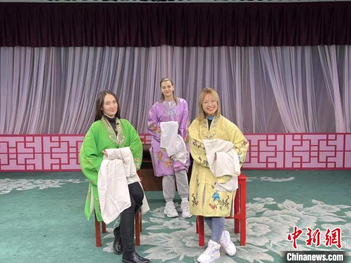 
北京协和医院黄牛代挂号电话票贩子号贩子网上预约挂号,住院检查加快,外国留学生的中国年“初体验”：饺子可口、年味儿浓