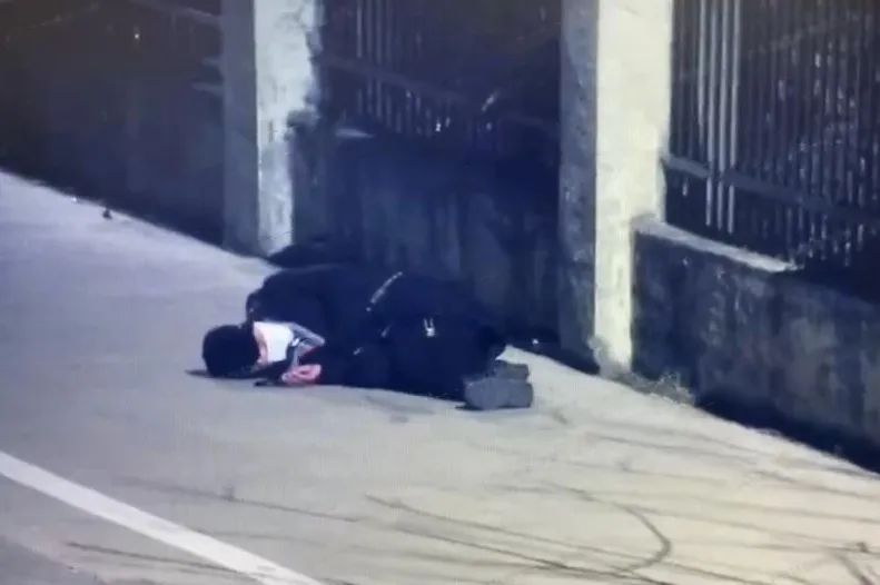 
杭州市一医院黄牛代挂号电话票贩子号贩子网上预约挂号,住院检查加快,男子失去意识前拨通110，留下模糊不清的几个字……