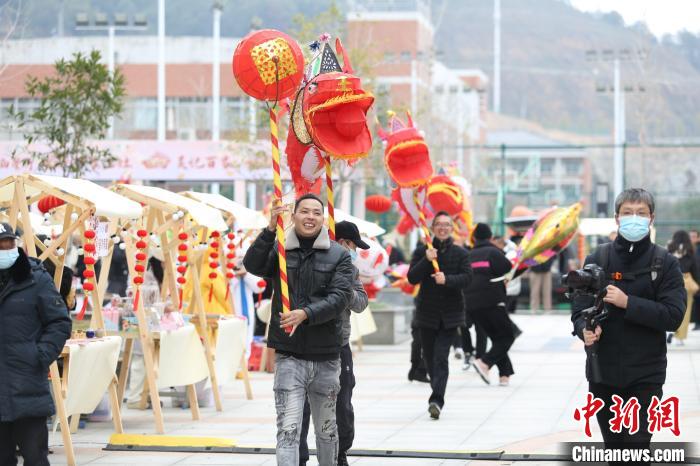 
中国人民解放军总医院黄牛代挂号电话票贩子号贩子网上预约挂号,住院检查加快,（新春走基层）浙江青田3.8万侨胞回乡过年 中西融合为文旅市场增色