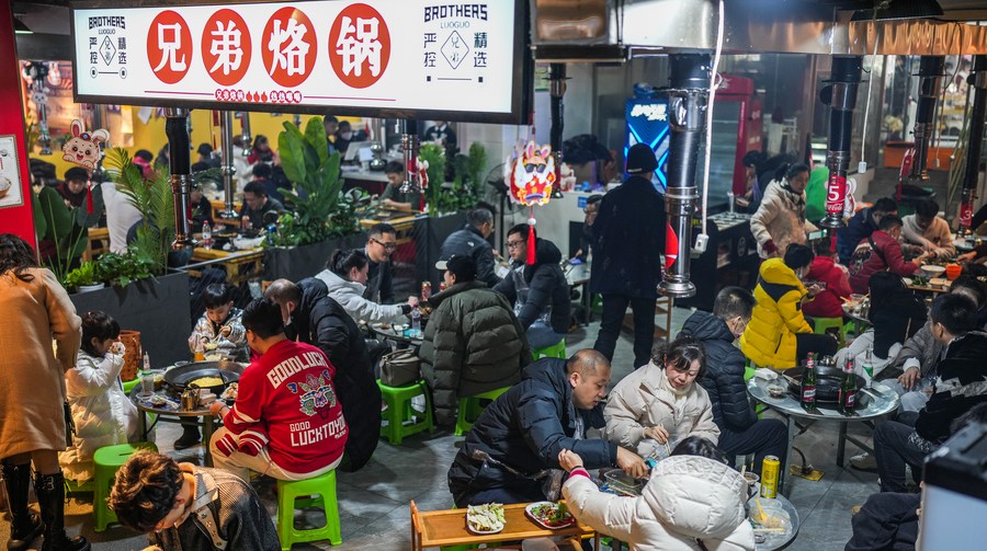 
南京市口腔医院黄牛代挂号电话票贩子号贩子网上预约挂号,住院检查加快,兔年喜迎“开门红”！春节消费火热 折射新一年中国经济的旺盛活力