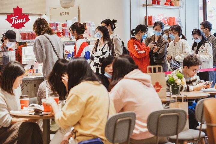 
江苏省肿瘤医院黄牛代挂号电话票贩子号贩子网上预约挂号,住院检查加快,人气渐旺 消费回暖——来自服务业一线见闻