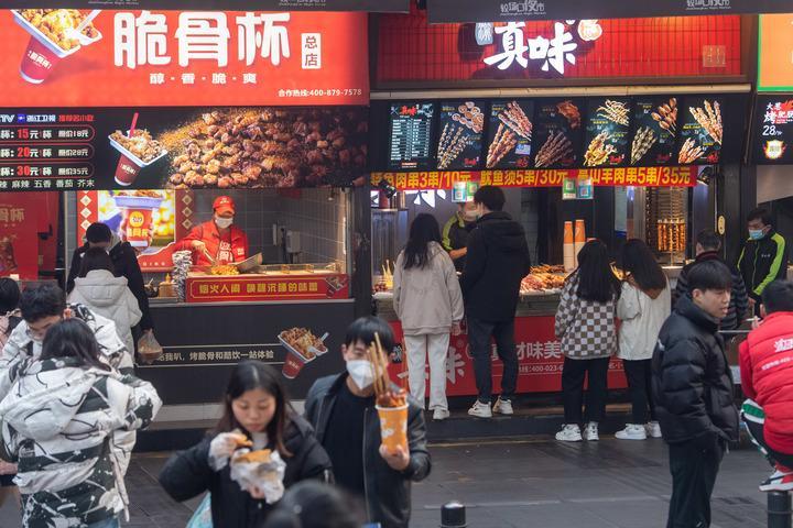 
江苏省肿瘤医院黄牛代挂号电话票贩子号贩子网上预约挂号,住院检查加快,人气渐旺 消费回暖——来自服务业一线见闻