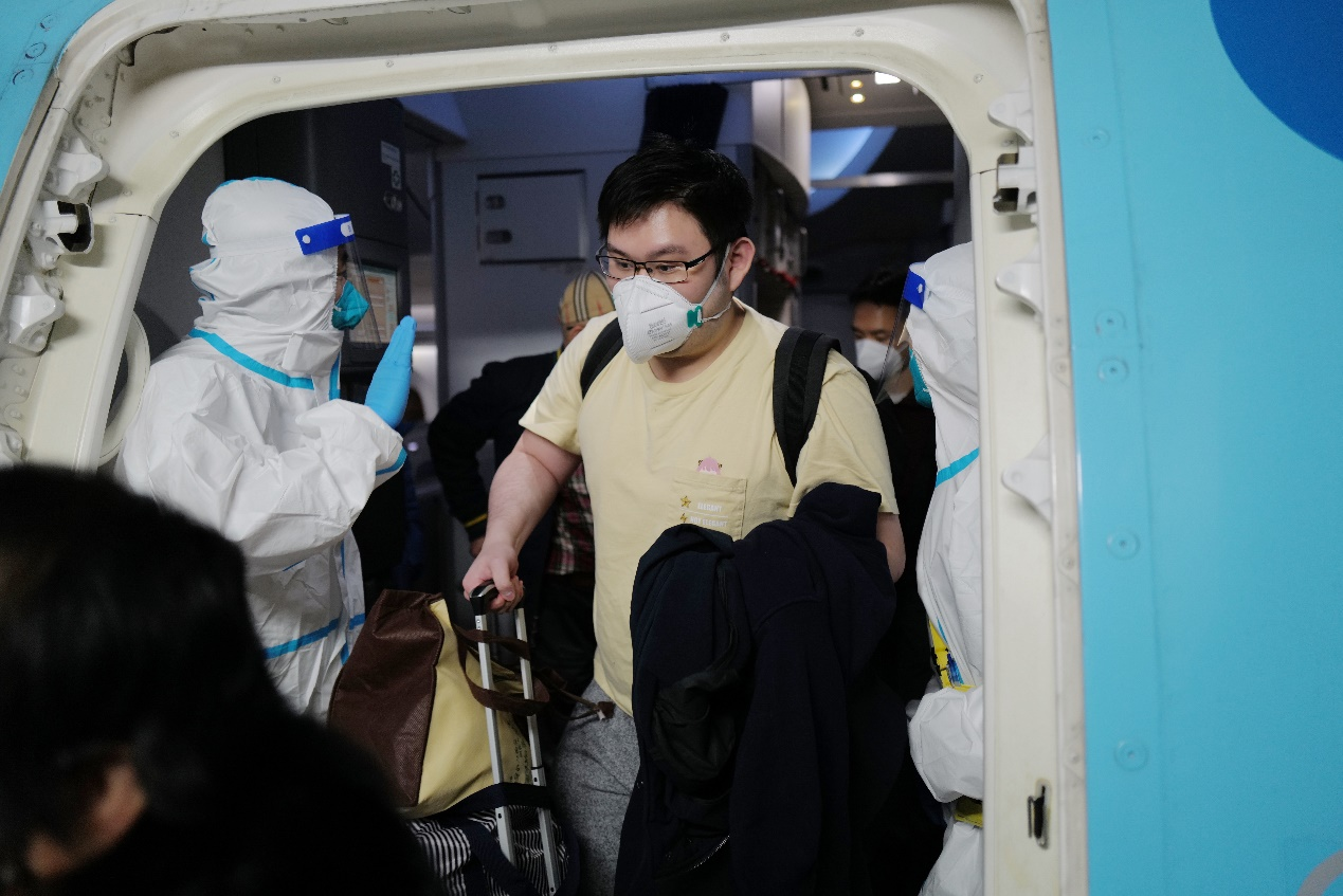 
北京西苑医院黄牛代挂号电话票贩子号贩子网上预约挂号,住院检查加快,记者探访：新冠病毒感染实施“乙类乙管”首日 入境旅客顺利通关