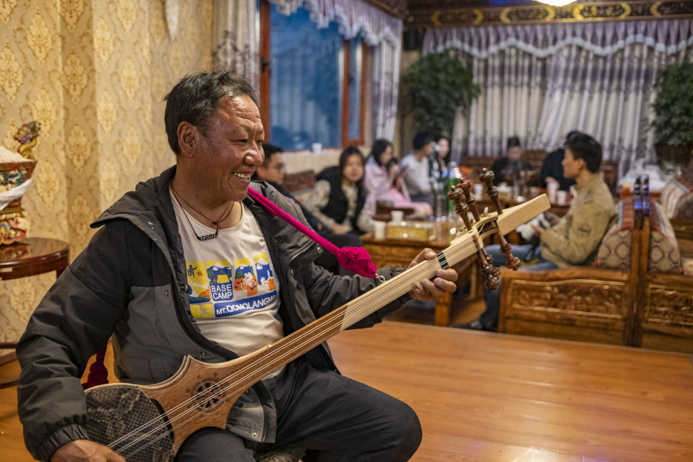 
成都华西医院黄牛代挂号电话票贩子号贩子网上预约挂号,住院检查加快,我在现场·照片背后的故事｜珠峰纪行：那些与山共生的人