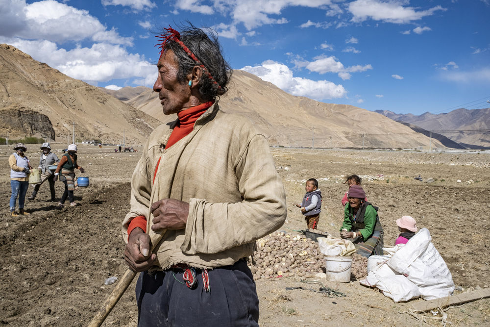 
成都华西医院黄牛代挂号电话票贩子号贩子网上预约挂号,住院检查加快,我在现场·照片背后的故事｜珠峰纪行：那些与山共生的人