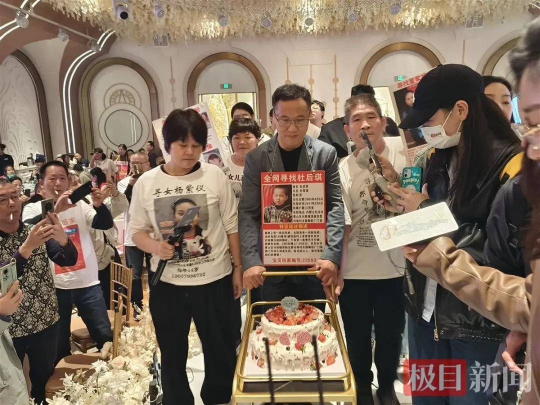 
北大医院黄牛代挂号电话票贩子号贩子网上预约挂号,住院检查加快,寻子成功！她高调举办答谢宴，原因让人动容