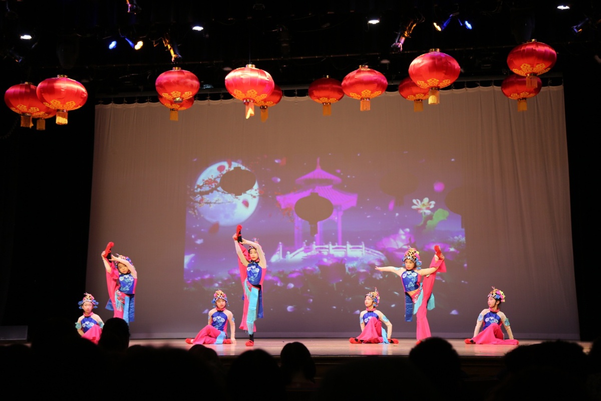 
上海新华医院黄牛代挂号电话票贩子号贩子网上预约挂号,住院检查加快,“欢乐春节”活动走进美马里兰州 深受学生和社区民众喜爱