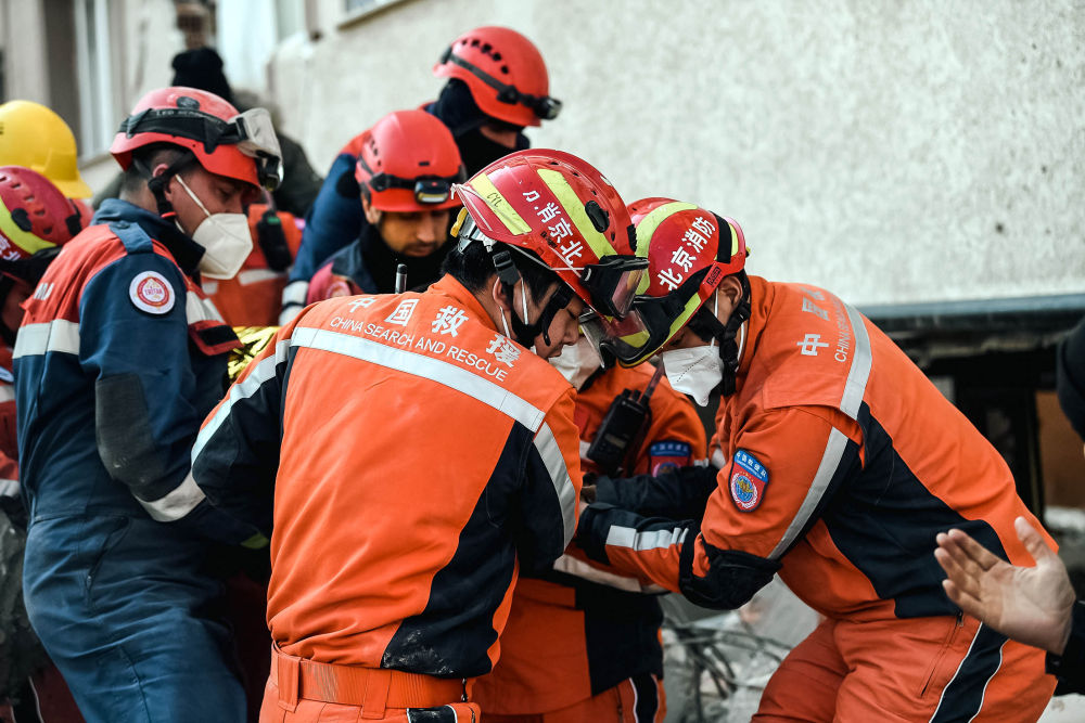
成都华西医院黄牛代挂号电话票贩子号贩子网上预约挂号,住院检查加快,救援队影像日志·2月13日丨150小时后的生命奇迹
