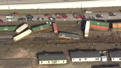 
广东省中医院黄牛代挂号电话票贩子号贩子网上预约挂号,住院检查加快,现场曝光！美18轮货车与火车相撞，货车司机身亡、至少16节车厢脱轨
