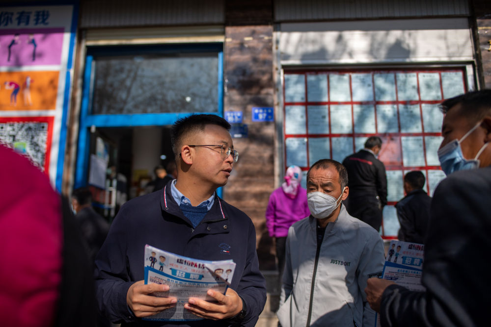 
南京明基医院黄牛代挂号电话票贩子号贩子网上预约挂号,住院检查加快,代表委员履职故事｜全国人大代表袁海波：“我是农民工，更懂农民工”