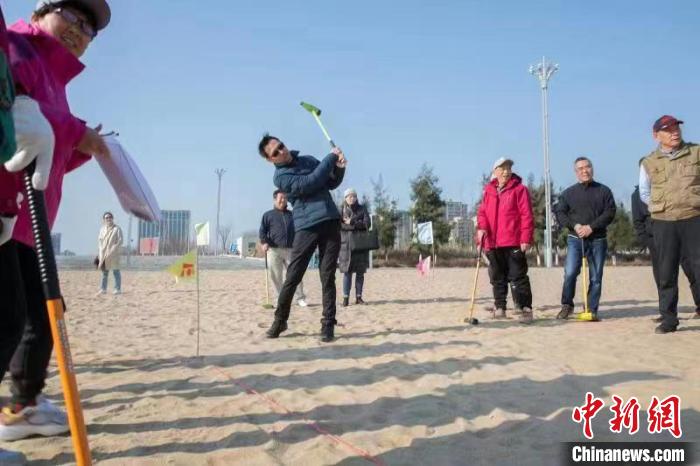 
北京儿童医院黄牛代挂号电话票贩子号贩子网上预约挂号,住院检查加快,台湾父子接力木球运动：打开两岸民间交流的一扇窗