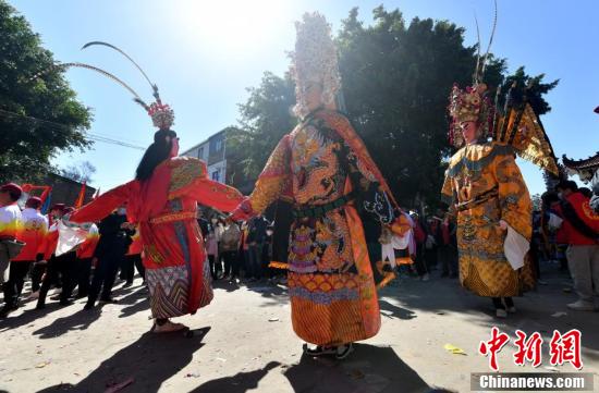 
回龙观医院黄牛代挂号电话票贩子号贩子网上预约挂号,住院检查加快,新春走基层丨福建侨乡举行传统民俗文化活动