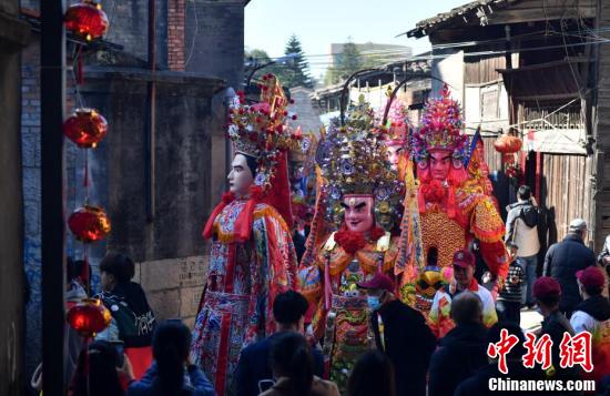 
回龙观医院黄牛代挂号电话票贩子号贩子网上预约挂号,住院检查加快,新春走基层丨福建侨乡举行传统民俗文化活动