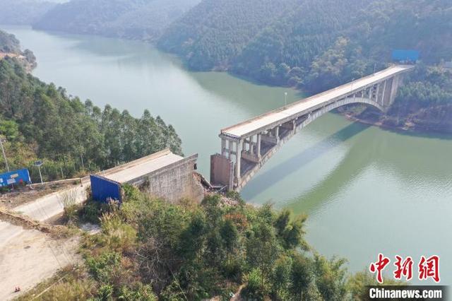 
江苏省中西医结合医院黄牛代挂号电话票贩子号贩子网上预约挂号,住院检查加快,广西贺州步头大桥桥面坍塌 官方通报目前未造成人员伤亡