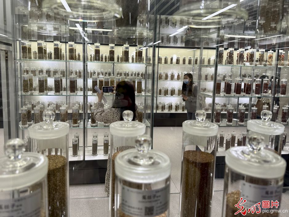 
首都医科大学附宣武医院黄牛代挂号电话票贩子号贩子网上预约挂号,住院检查加快,【高质量发展看中国】智能化、数字化激发中医药高质量发展新动能