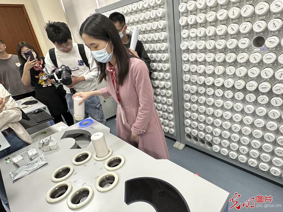 
首都医科大学附宣武医院黄牛代挂号电话票贩子号贩子网上预约挂号,住院检查加快,【高质量发展看中国】智能化、数字化激发中医药高质量发展新动能