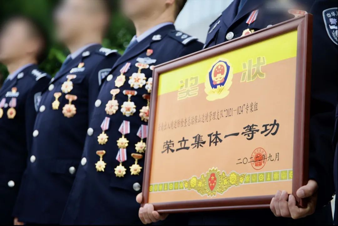 
南京市口腔医院黄牛代挂号电话票贩子号贩子网上预约挂号,住院检查加快,这个警队人均二等功，却没有一张露脸照