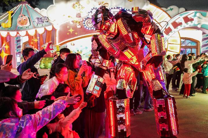 
南京市中医院黄牛代挂号电话票贩子号贩子网上预约挂号,住院检查加快,灯火阑珊“夜经济”