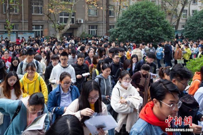 
杭州市七医院黄牛代挂号电话票贩子号贩子网上预约挂号,住院检查加快,20余省份今举行公务员省考：多地扩招，利好应届生