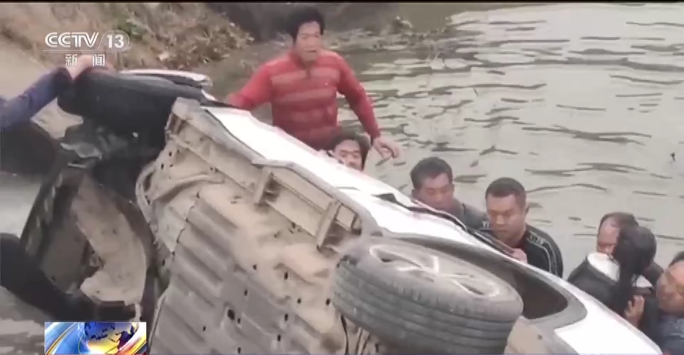 
上海眼耳鼻喉科医院黄牛代挂号电话票贩子号贩子网上预约挂号,住院检查加快,坠河中两人被困 村民“拔河式”救援