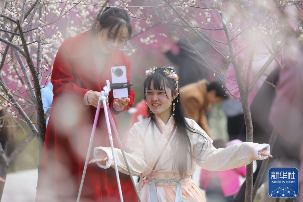 
广州中山三医院黄牛代挂号电话票贩子号贩子网上预约挂号,住院检查加快,花开春意浓