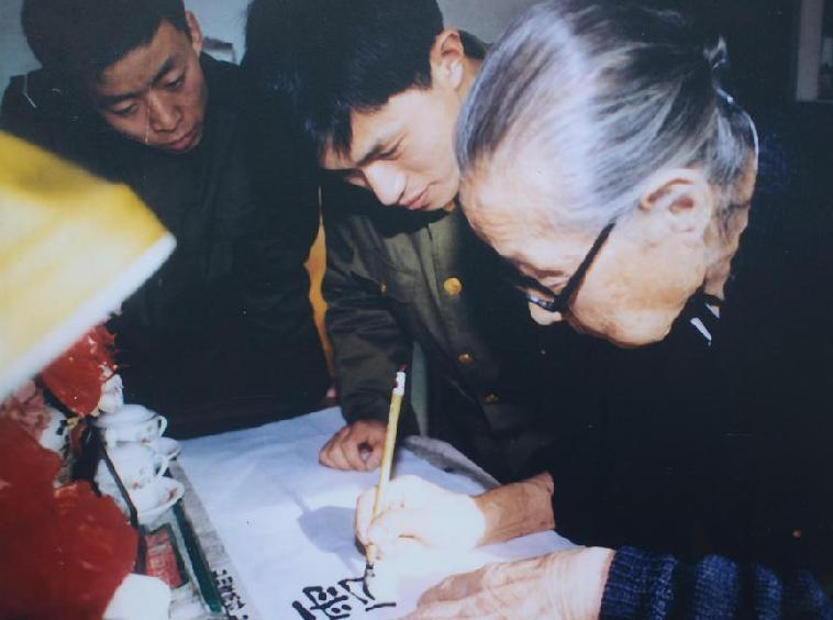
浙江省同德医院黄牛代挂号电话票贩子号贩子网上预约挂号,住院检查加快,组图｜“雷锋班”：让雷锋精神焕发永恒的光辉