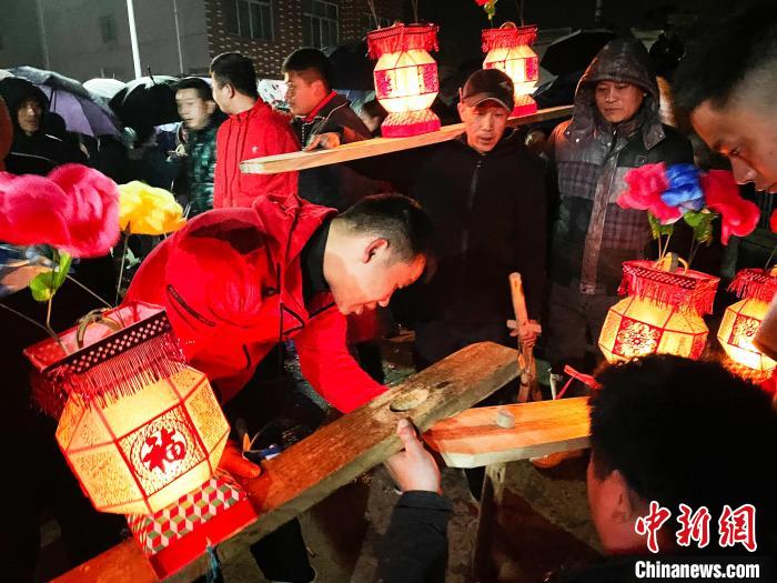 
中日友好医院黄牛代挂号电话票贩子号贩子网上预约挂号,住院检查加快,江西上饶：板凳龙飞舞 热闹迎元宵