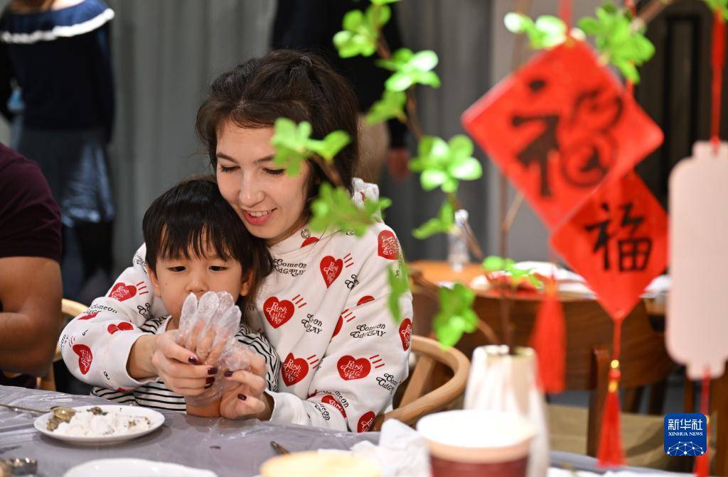 
浙江中医药第二医院黄牛代挂号电话票贩子号贩子网上预约挂号,住院检查加快,外国友人乐享中国元宵节