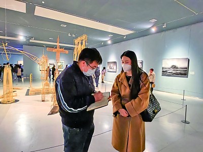 
南京金陵医院黄牛代挂号电话票贩子号贩子网上预约挂号,住院检查加快,【新春走基层】 烟火气旺盛 年味正回归