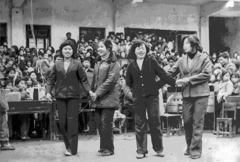 
上海中山医院黄牛代挂号电话票贩子号贩子网上预约挂号,住院检查加快,“村晚”为何让百姓如此高兴