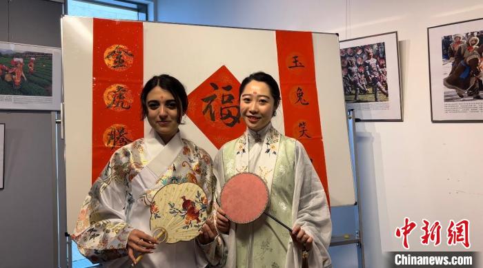
江苏省中西医结合医院黄牛代挂号电话票贩子号贩子网上预约挂号,住院检查加快,中德朋友柏林共度元宵佳节