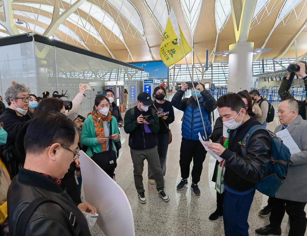 
上海各大医院黄牛代挂号电话票贩子号贩子网上预约挂号,住院检查加快,中国公民出境团队游正式重启 将为全球旅游经济注入动能