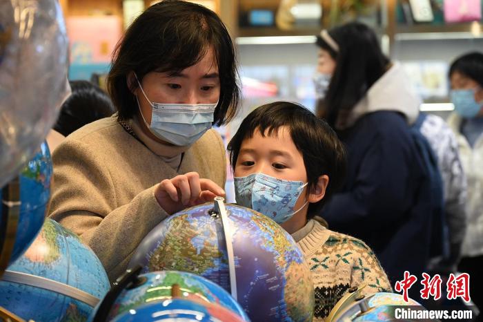 
北大第一医院黄牛代挂号电话票贩子号贩子网上预约挂号,住院检查加快,不组织集中考试、不要求参加剧烈运动…新学期有哪些变化