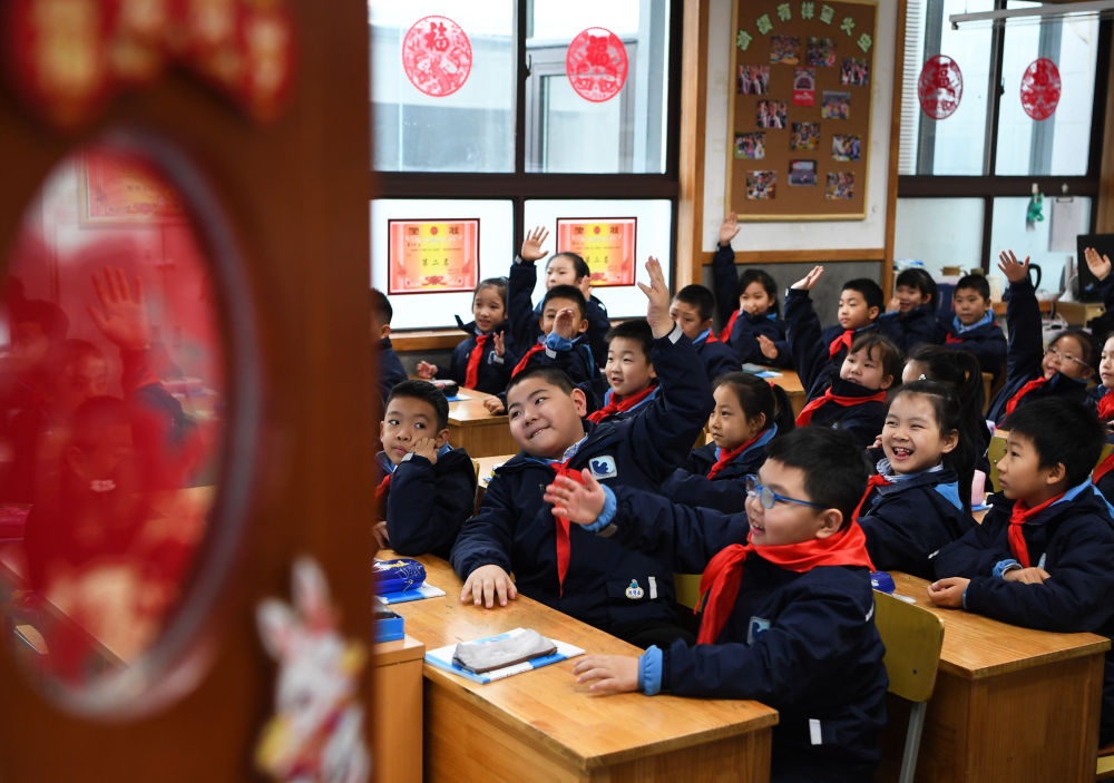 
西安西京医院黄牛代挂号电话票贩子号贩子网上预约挂号,住院检查加快,新春再出发！——全国多地中小学春季开学见闻