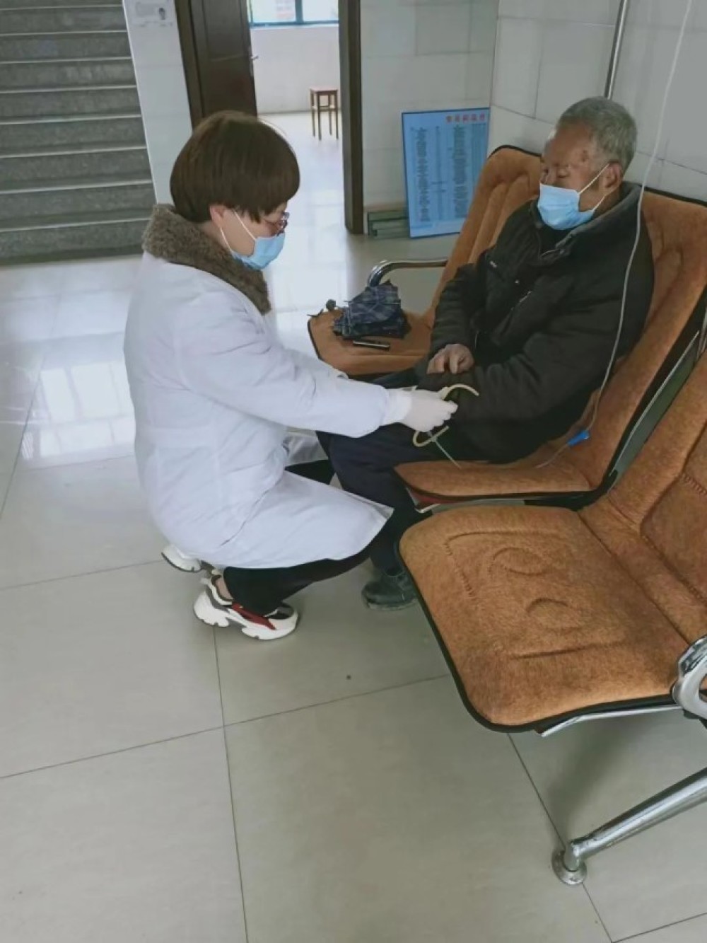 
上海新华医院黄牛代挂号电话票贩子号贩子网上预约挂号,住院检查加快,妇女节表彰大会上，为什么领奖的是他？