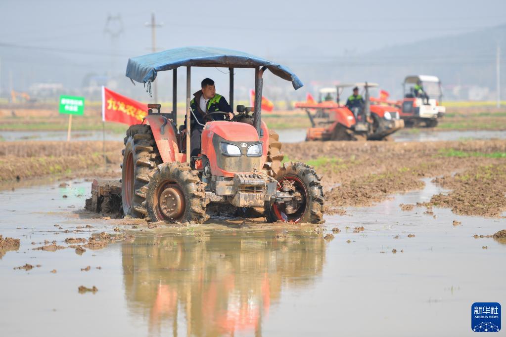 
上海肿瘤医院黄牛代挂号电话票贩子号贩子网上预约挂号,住院检查加快,新华全媒+丨农机“比武”备春耕