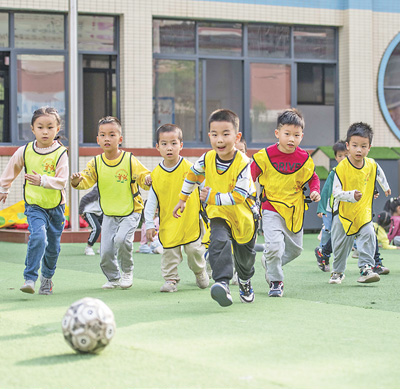 
东部战区总医院黄牛代挂号电话票贩子号贩子网上预约挂号,住院检查加快,幼有所育，托起幸福童年（新时代画卷）