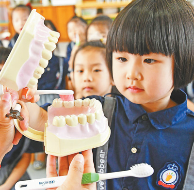 
东部战区总医院黄牛代挂号电话票贩子号贩子网上预约挂号,住院检查加快,幼有所育，托起幸福童年（新时代画卷）