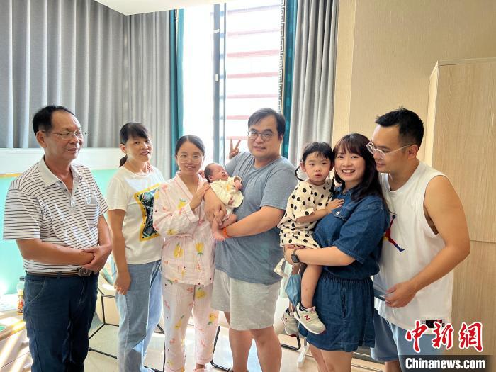 
北京各大医院黄牛代挂号电话票贩子号贩子网上预约挂号,住院检查加快,台商父子“扎根”大陆：与时俱进寻求更大发展机遇