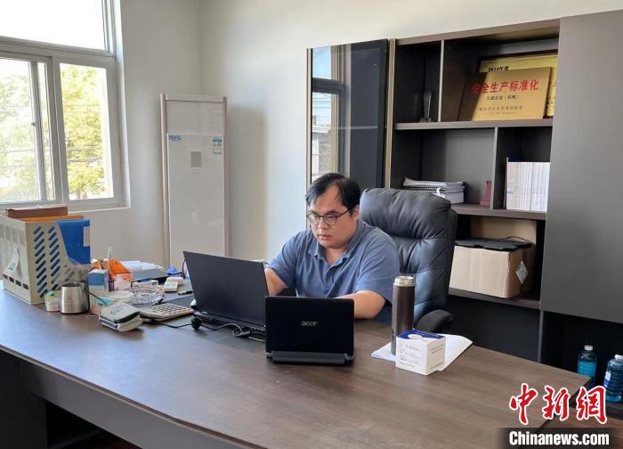 
北京各大医院黄牛代挂号电话票贩子号贩子网上预约挂号,住院检查加快,台商父子“扎根”大陆：与时俱进寻求更大发展机遇