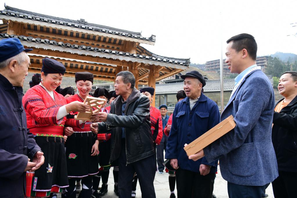 
广州中医院黄牛代挂号电话票贩子号贩子网上预约挂号,住院检查加快,广西大寨：小山村领回了联合国奖牌