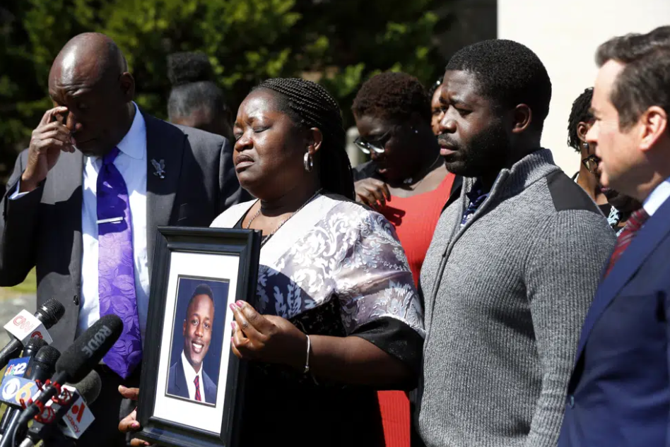 
长春吉大二院黄牛代挂号电话票贩子号贩子网上预约挂号,住院检查加快,美国又现“弗洛伊德之死” 一在押黑人男子遭警察跪压后身亡