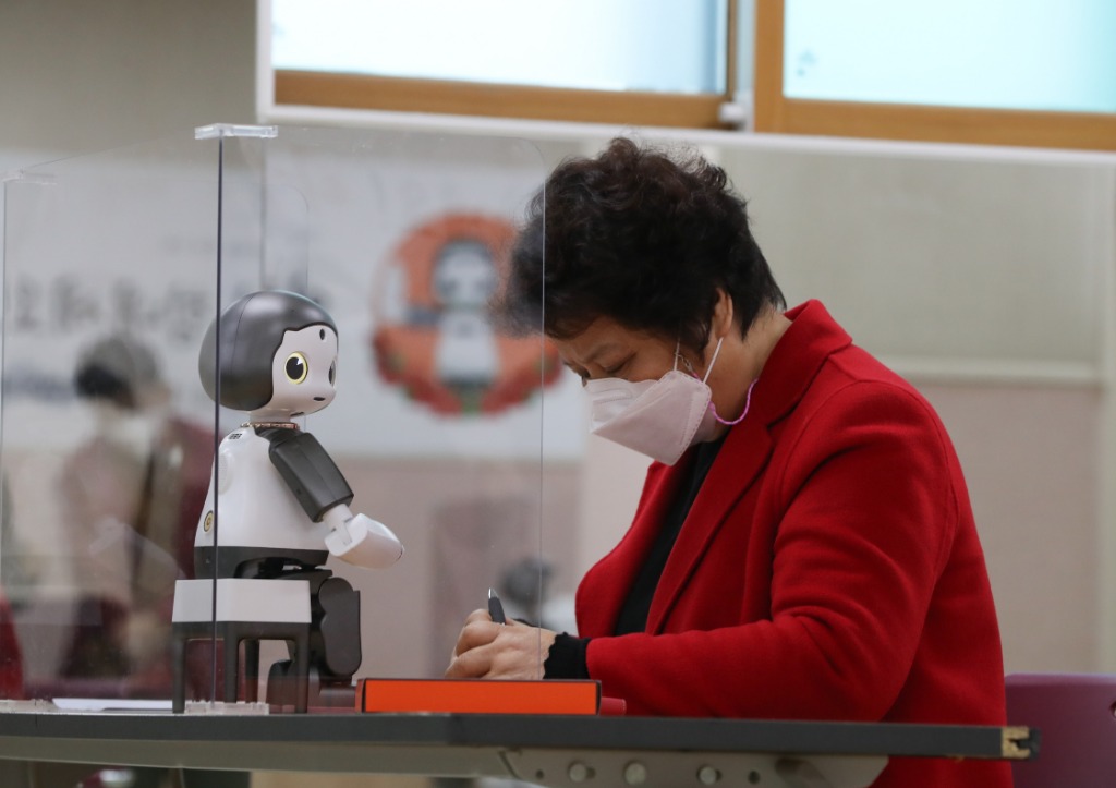 
广州各大医院黄牛代挂号电话票贩子号贩子网上预约挂号,住院检查加快,韩国60岁及以上老年人“再就业”人数10年翻一番多