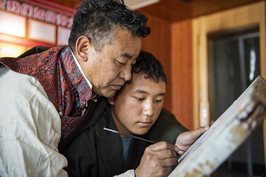 
中国中医科学院广安门医院黄牛代挂号电话票贩子号贩子网上预约挂号,住院检查加快,西藏日喀则：唐卡绘就五彩前程