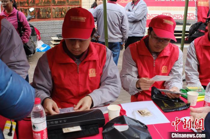 
北京大学肿瘤医院黄牛代挂号电话票贩子号贩子网上预约挂号,住院检查加快,广西“雷锋街市”连续开市58年 老少“雷锋”接力便民