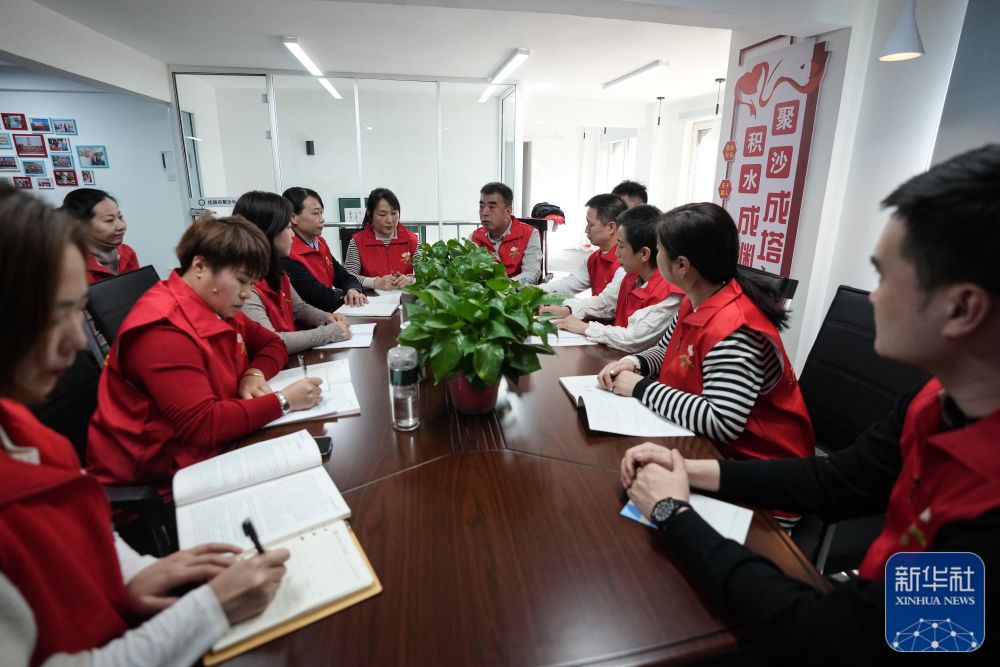 
北京人民医院黄牛代挂号电话票贩子号贩子网上预约挂号,住院检查加快,新华全媒+丨“百姓雷锋”
